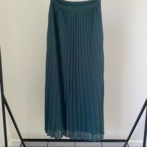 Midi Pleated skirt